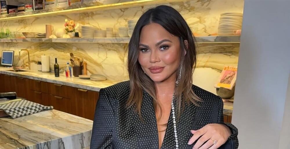 Κρίσι Τέιγκεν : Έσπασε μπροστινό δόντι φτιάχνοντας χριστουγεννιάτικες κατασκευές με τα παιδιά της