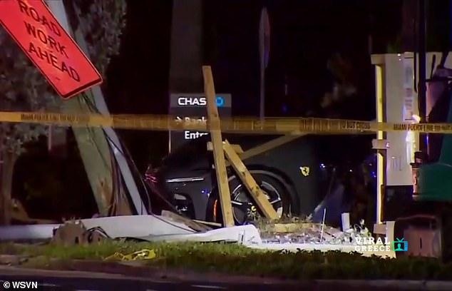 Μαϊάμι: Κλεμμένη Ferrari καρφώθηκε σε κολόνα, προκάλεσε έκρηξη και βύθισε γειτονιά στο σκοτάδι ( VIDEO )