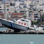 Κακοκαιρία έστειλε σκάφος του Λιμενικού στα βράχια στον Βόλο