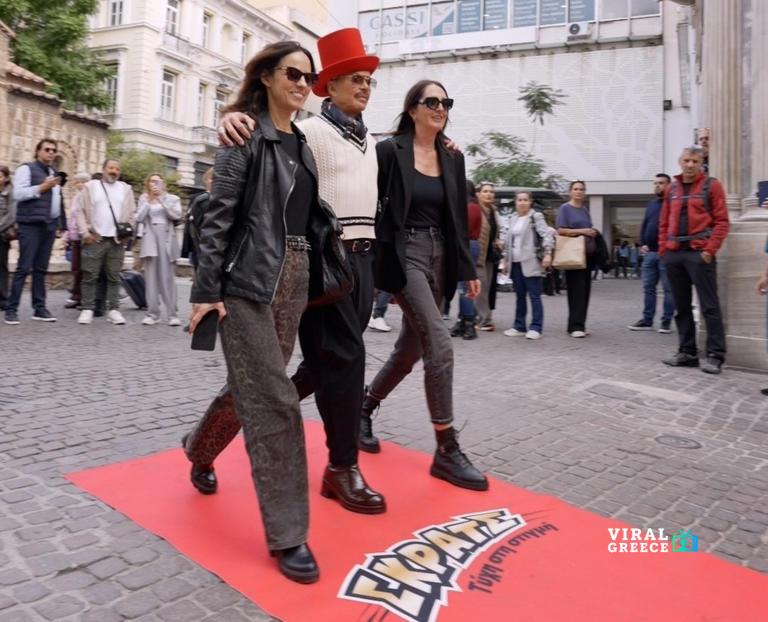 Ο Λάκης Γαβαλάς έκανε την Ερμού… πασαρέλα – Έστρωσε κόκκινο χαλί και έκλεψε τις εντυπώσεις