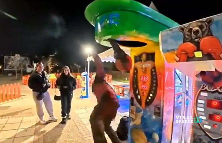 Νέα viral στιγμή για τον Ευτύχη Μπλέτσα: Από τη «μπουνιά» του λούνα παρκ… στο έδαφος με χαμόγελο ( VIDEO ) AA1SvPjF.img