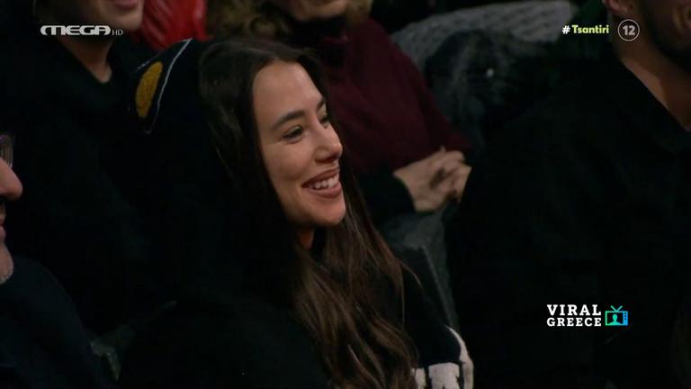 Αλ Τσαντίρι Νιουζ: Η κόρη της Πάολα βρέθηκε στο κοινό και το σχόλιο του Λάκη Λαζόπουλου που την έκανε να κοκκινίσει ( VIDEO ) AA1Syutn.img