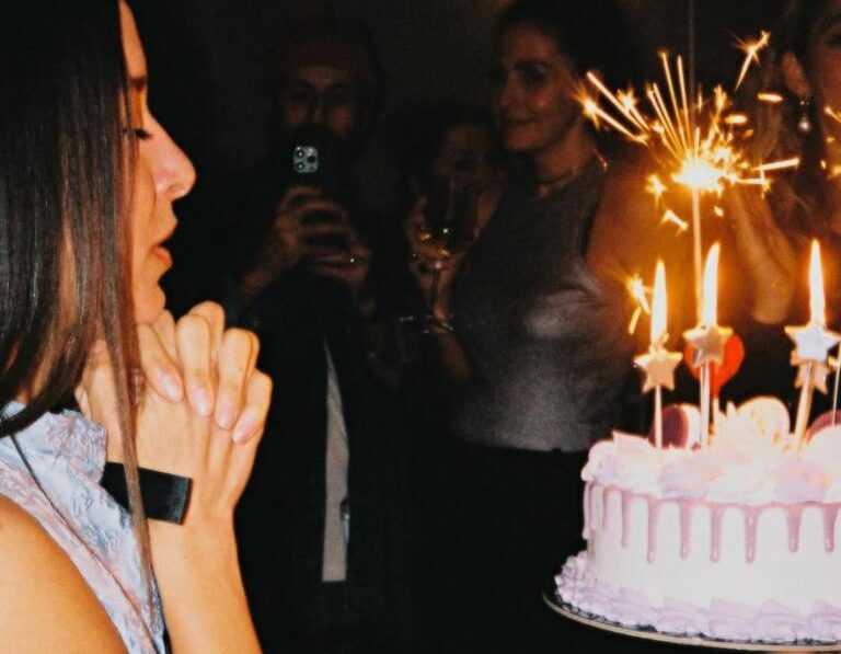 Μαρίνα Σάττι : Γιόρτασε τα 39 της με φίλους και χαμόγελα