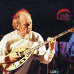 Σαν σήμερα 15 Δεκεμβρίου 1933: Γεννιέται ο Άκης Πάνου – ιδιοφυΐα του λαϊκού τραγουδιού, μια ζωή στα άκρα και ένα έγκλημα που σκίασε το έργο του