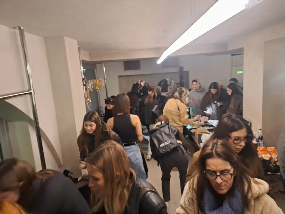 Θεσσαλονίκη: Μεγάλη ανταπόκριση στο φιλανθρωπικό μπαζάρ τριών influencers στο λιμάνι bazar praxi agapis touni 3