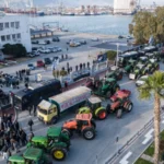 Αγρότες και κτηνοτρόφοι συγκεντρώνονται στο λιμάνι Βόλου – Κλείσιμο από στεριά και θάλασσα, σε επιφυλακή τα ΜΑΤ