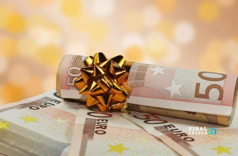 Δώρο Χριστουγέννων 2025: Λήγει αύριο η προθεσμία για την καταβολή του - Τι να κάνετε αν δεν το λάβετε doro-xristougennvn-1300-1024x671