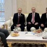 Αμήχανη στιγμή σε διεθνές φόρουμ: Ο πρωθυπουργός του Πακιστάν «εισέβαλε» σε συνάντηση Ερντογάν – Πούτιν