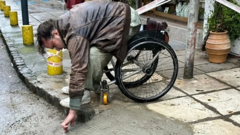 «Δεν ζητώ χειροκροτήματα, ζητώ λύσεις»: Το μήνυμα του Κωνσταντίνου που έφτιαξε μόνος του ράμπα ΑμεΑ konstantinos_0