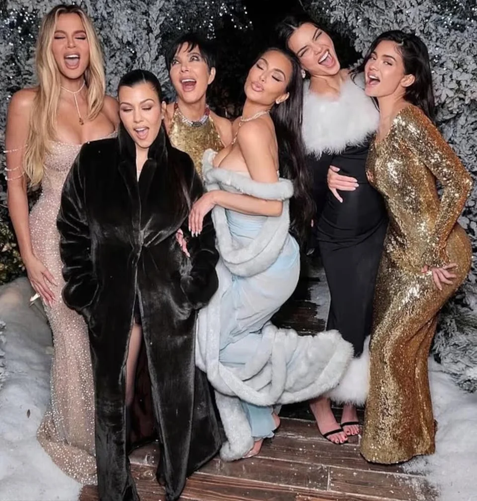 Ποιος καλύπτει τα έξοδα στο χριστουγεννιάτικο πάρτι των Καρντάσιαν – Τι αποκάλυψαν οι ίδιες party kardash.jpeg