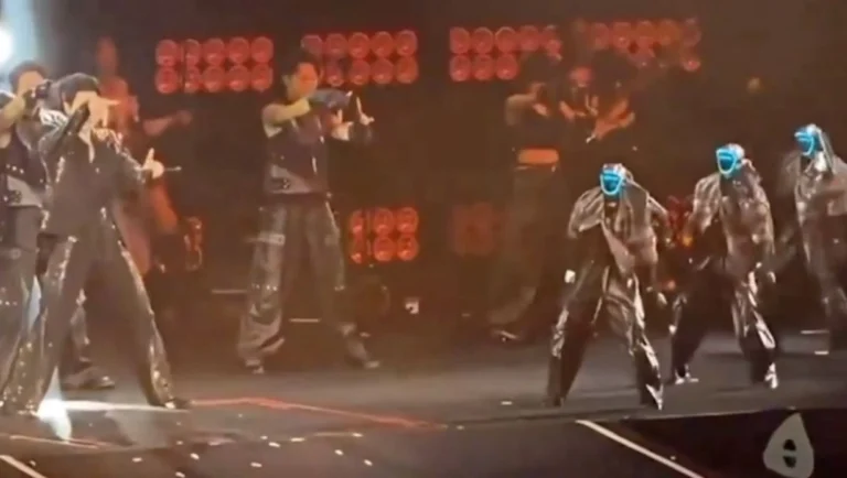 Ρομπότ χόρεψαν και έκαναν ακροβατικά σε live συναυλία ( VIDEO ) robot_dancing