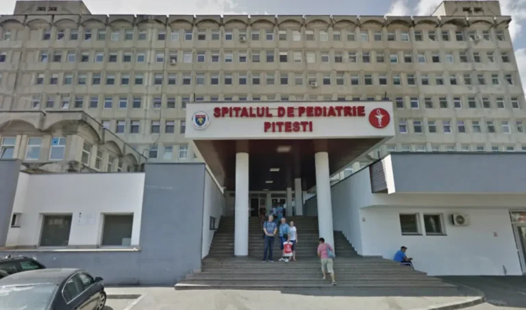 «Το είπε το ChatGPT»: Ασθενής καβγάδισε με γιατρό για το πόσο έπρεπε να κρατήσει το χειρουργείο roumania-nosokomeio-tsakomos