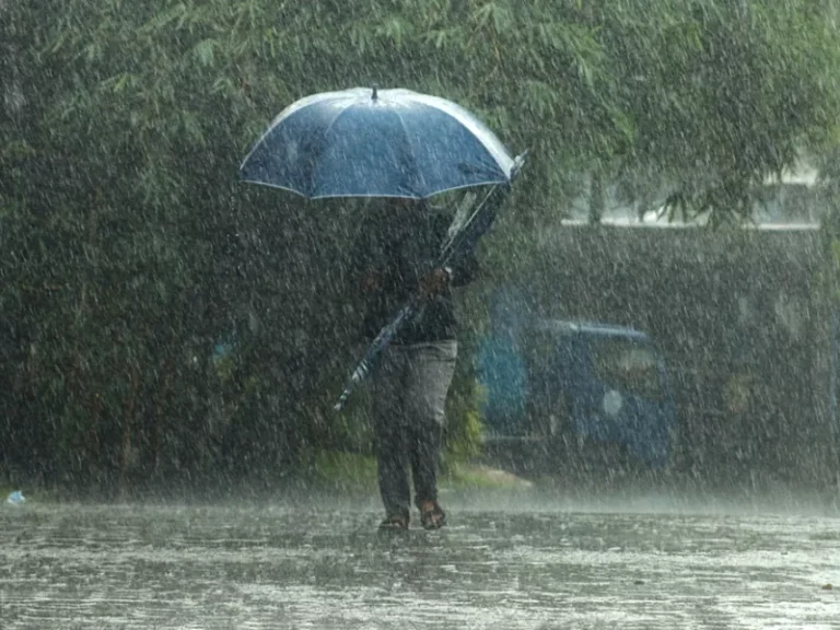 Έκτακτο δελτίο καιρού: Έρχονται έντονες καταιγίδες shutterstock_vroxi.jpg