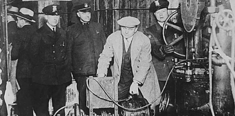 Σαν σήμερα: 5 Δεκεμβρίου 1933 – Το τέλος της ποτοαπαγόρευσης στις ΗΠΑ xkm-873x432