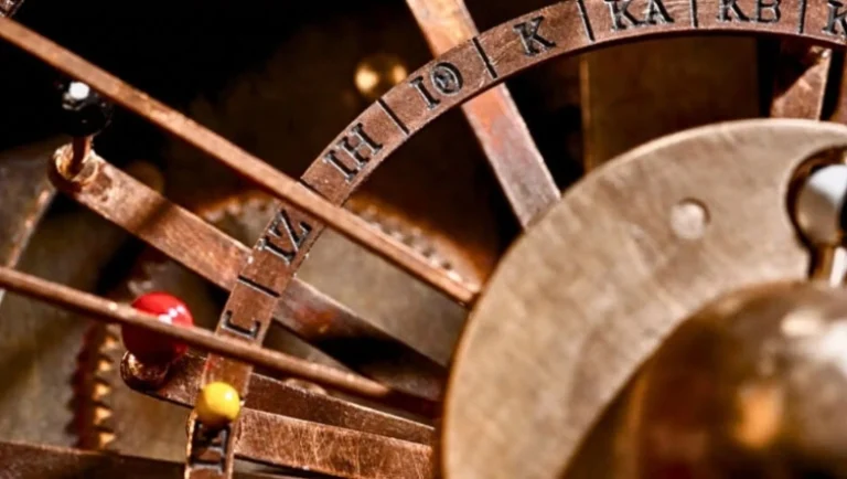 Ο Μηχανισμός των Αντικυθήρων: Το αρχαίο τεχνολογικό θαύμα που συνεχίζει να προκαλεί και να μπερδεύει τους επιστήμονες ypologistis