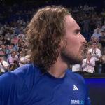 «Γιατί δεν μιλάς εσύ;» – Το στιγμιότυπο Τσιτσιπά–πατέρα που έγινε θέμα στο Περθ ( VIDEO )