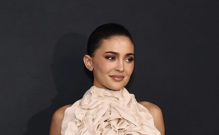 Κάιλι Τζένερ: Σπάνια δημόσια εμφάνιση χωρίς τον Τίμοθι Σαλαμέ στην πρεμιέρα της νέας της ταινίας AA1VmCcQ.img