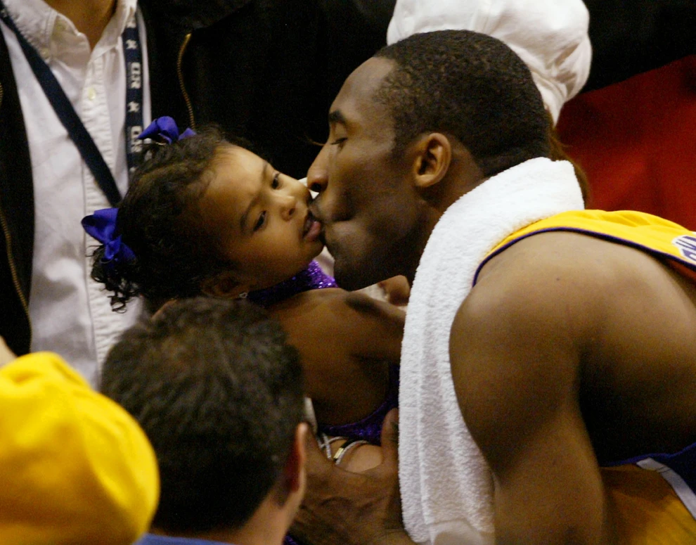 Σαν σήμερα 26 Ιανουαρίου 2020: Η μέρα που ο κόσμος αποχαιρέτησε τον Kobe Bryant AP040515012595 1.jpg