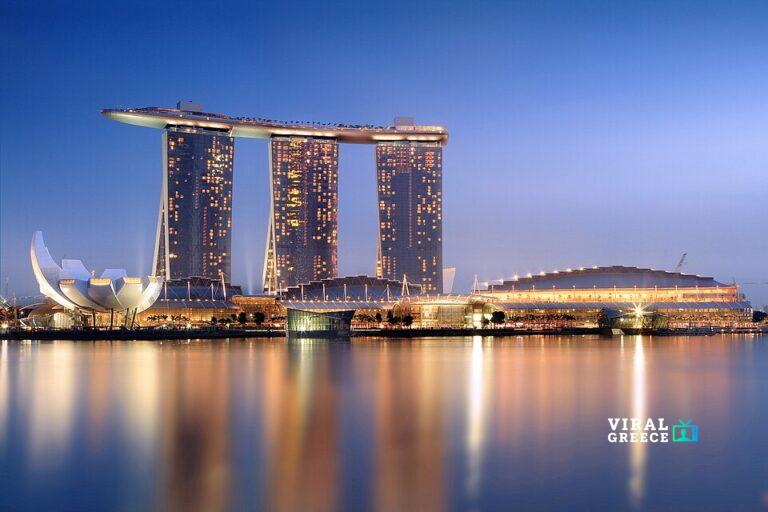 Marina_Bay_Sands_in_the_evening_-_20101120