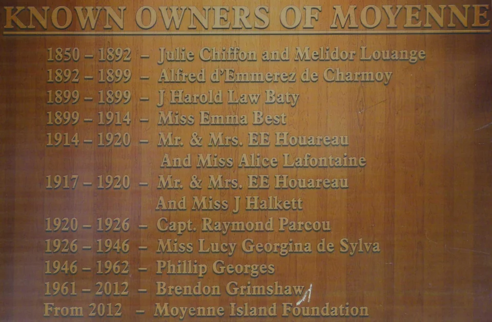 Φύτεψε 16.000 δέντρα και έσωσε ένα νησί: Η απίστευτη ιστορία του Brendon Grimshaw Owners of Moyenne1.jpg