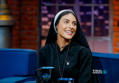 Άφησε τα καλλιστεία για τη μοναχική ζωή: Η Καμίλα Ροντρίγκες Καρντόσο προκαλεί συζήτηση στα social media Screenshot 2026 01 25 at 16 59 06 Άφησε το μόντελινγκ για να γίνει μοναχή Η ιστορία της Καμίλα Ροντρίγκες Καρντόσο έχει διχάσει τα social media