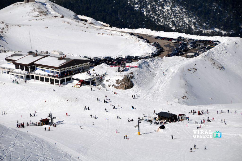 Στα λευκά τα χιονοδρομικά της Βόρειας Ελλάδας – Ποια είναι ανοιχτά και ποια παραμένουν κλειστά Xionodromiko-Kentro-parnasos-1024x680