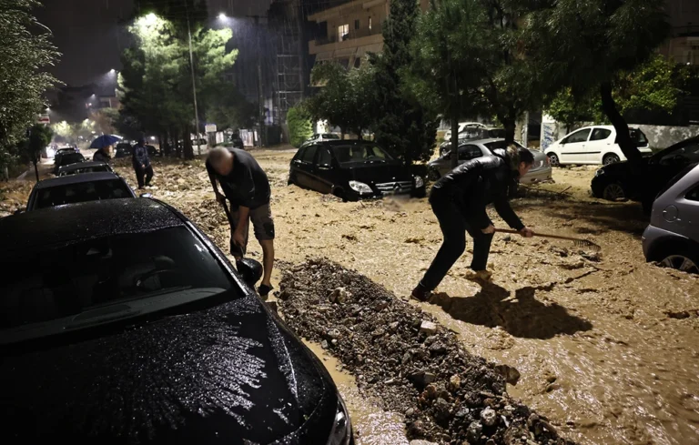 Φονική κακοκαιρία στην Άνω Γλυφάδα: Μία νεκρή και σοβαρές καταγγελίες για πολεοδομικά λάθη ano_glufada_kakokairia9.jpg