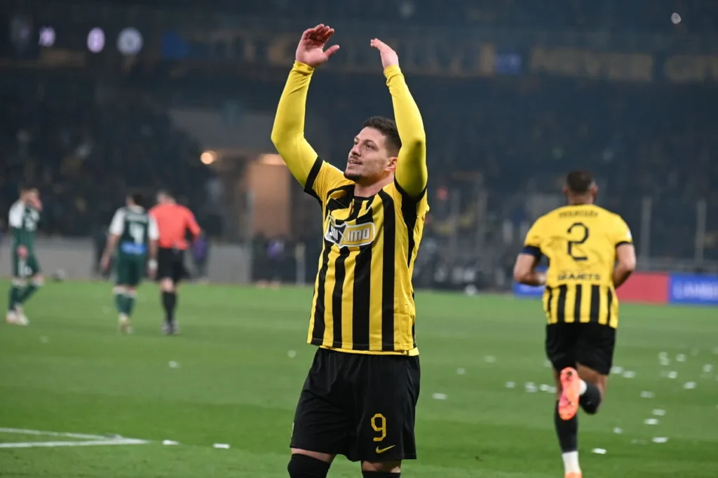 ΑΕΚ – Παναθηναϊκός 4-0: Καθοριστική νίκη στο αθηναϊκό ντέρμπι με πρωταγωνιστή τον Γιόβιτς