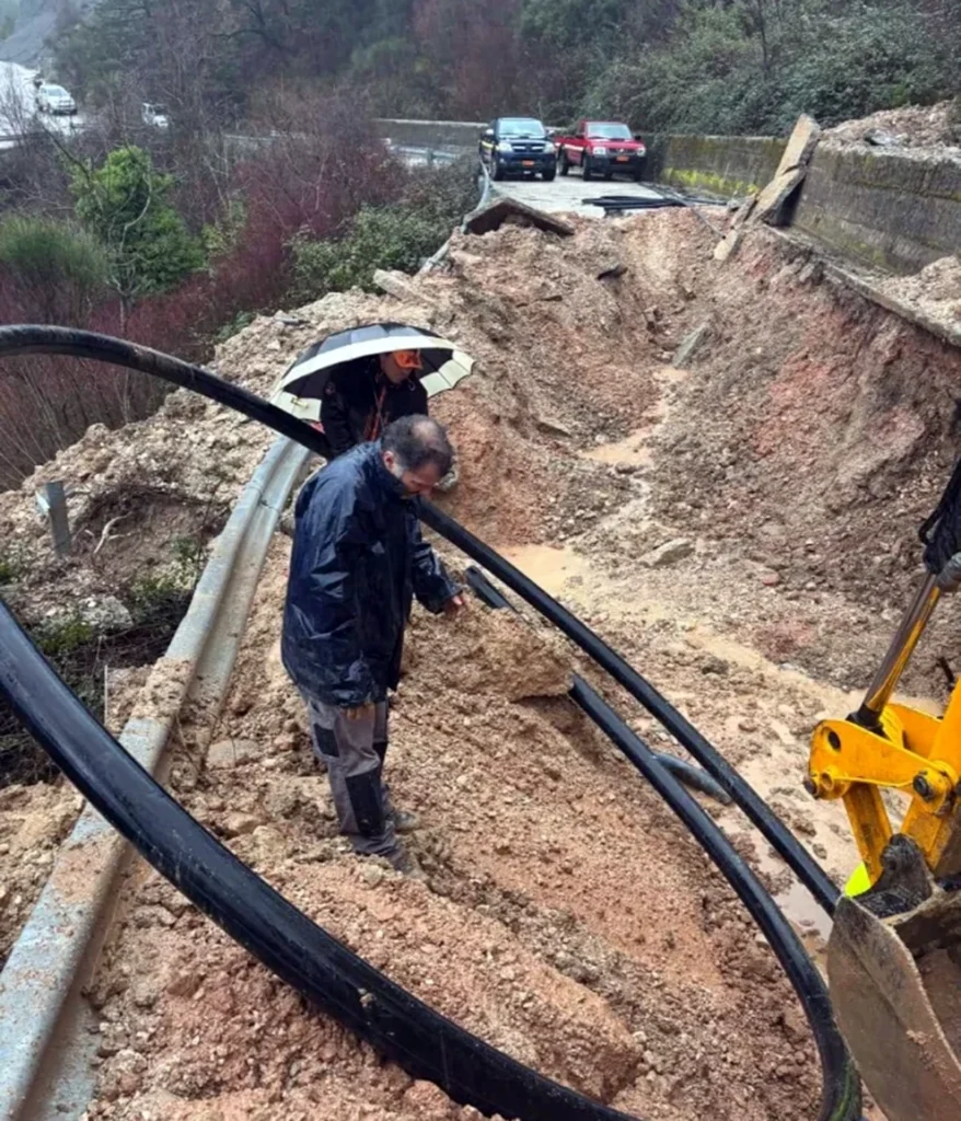 Ανεμοστρόβιλος σάρωσε τα Ιωάννινα: Καταστροφή σε μονάδα με 30.000 κοτόπουλα