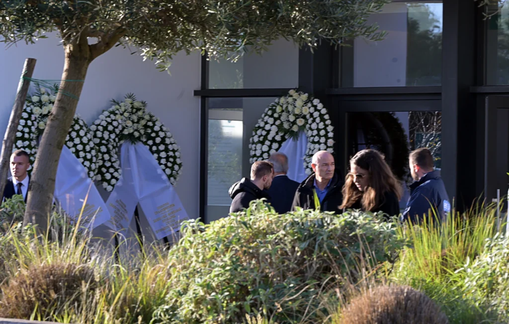 Στη Ριτσώνα το τελευταίο αντίο στον Γιώργο Παπαδάκη – Παρόντες πολιτικοί, φίλοι και συνεργάτες