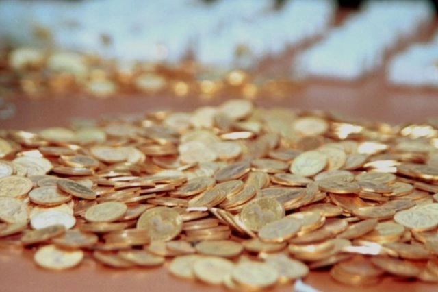 Θεσσαλονίκη: Του είπαν ότι κρατούν όμηρο τον γιο του και του πήραν 370 χρυσές λίρες lires-640x426-e1760651500.jpg