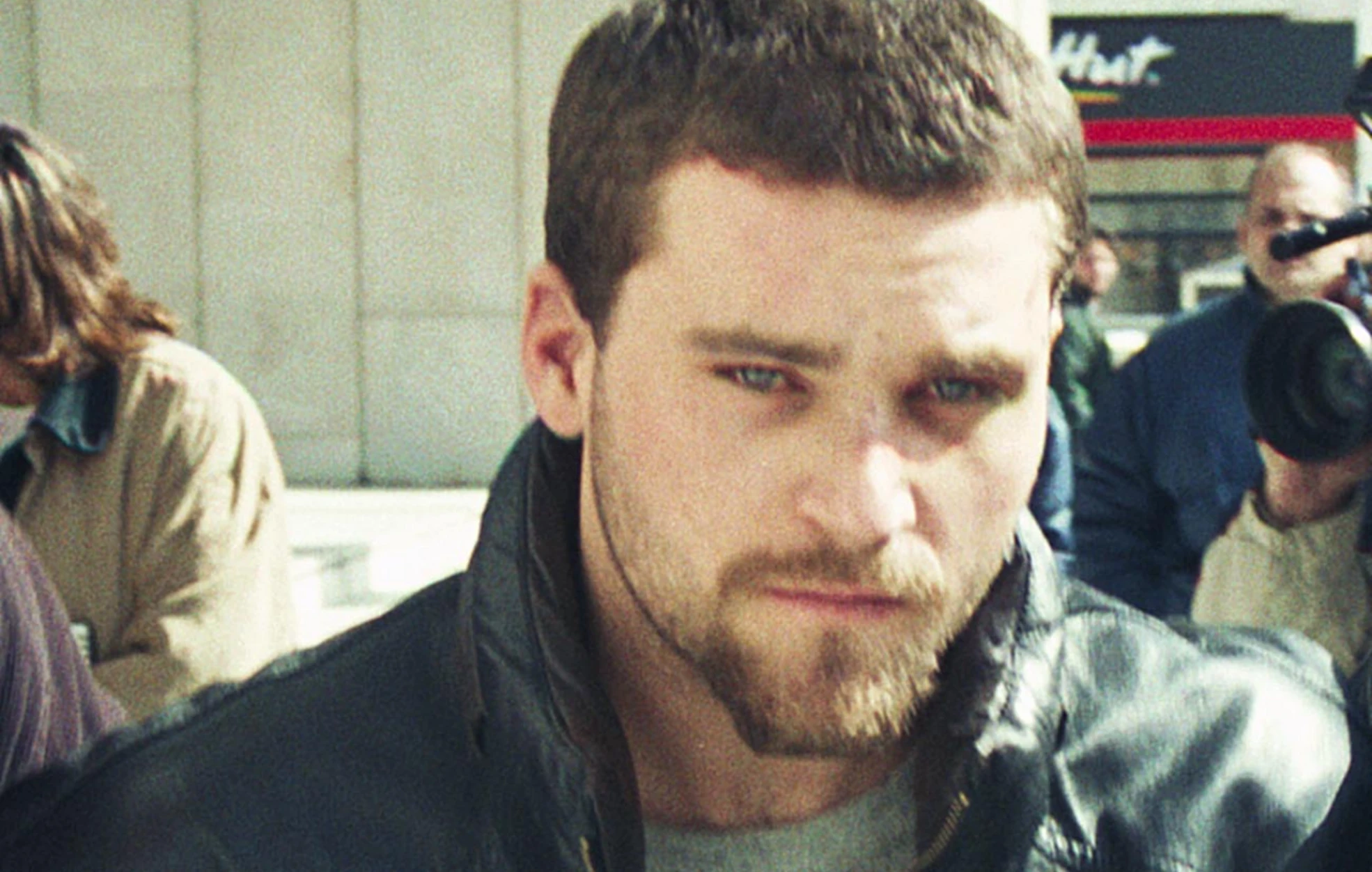 Σαν σήμερα 16 Φεβρουαρίου 2001 : Η αιματηρή απόδραση του Κώστα Πάσσαρη που συγκλόνισε τη χώρα 117086.png