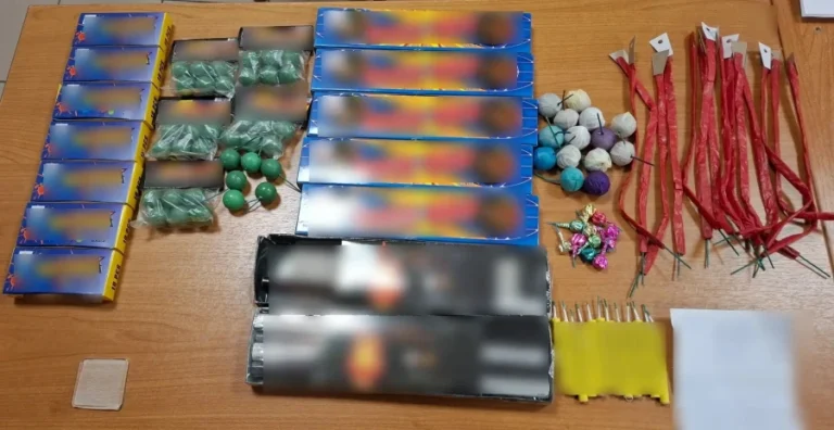 Σάμος: Αποκαλύφθηκε «οπλοστάσιο» παράνομων βεγγαλικών – Μία σύλληψη και έρευνες για διακίνηση 21-02-2025-synelhf8h-hmedaph-sth-samo-kathgoroymenh-gia-parabaseis-ths-nomo8esias-gia-ta-beggalika