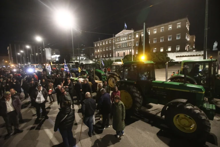 Σύνταγμα: Ολοκληρώθηκε το αγροτικό συλλαλητήριο – Διανυκτέρευσαν με τρακτέρ στο κέντρο της Αθήνας 6850715.jpg