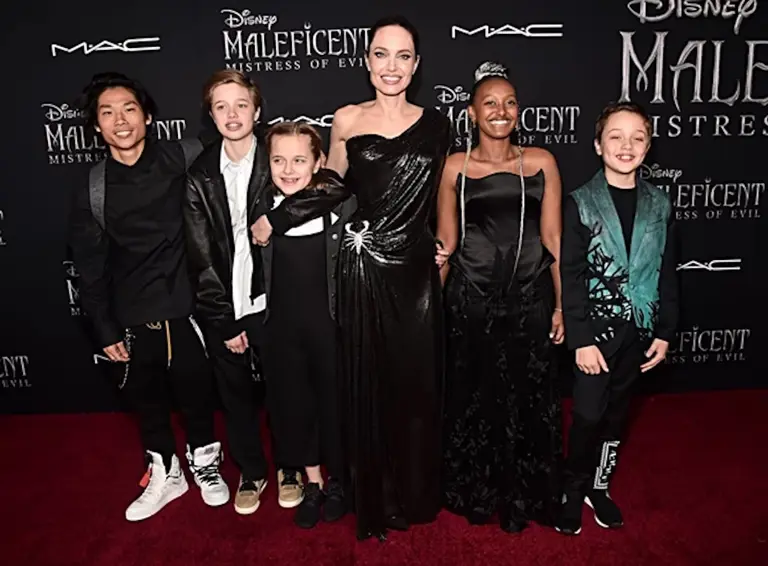 Αντζελίνα Τζολί : Τι δρόμο έχουν χαράξει τα παιδιά της AA1WC8SK.img