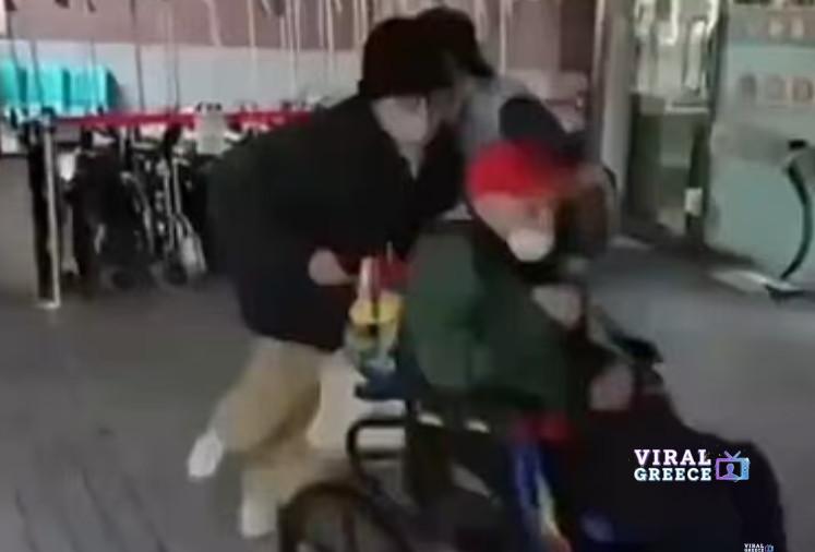 Στα 102 του έκανε γάμο που προκάλεσε θύελλα – Συγγενείς άρπαξαν τον εκατομμυριούχο έξω από νοσοκομείο Relatives-whisk-away-their-102-year-old-millionaire-father-in-his-wheelchair