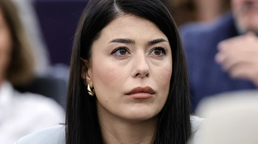 Δικογραφία σε βάρος 43χρονου για επιθετικό σχόλιο κατά της Αφροδίτης Λατινοπούλου