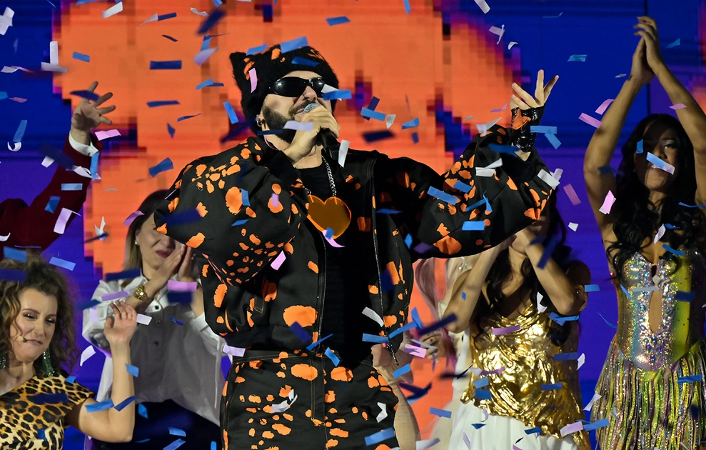 Akylas: Από την ομοφοβική επίθεση και τις οικονομικές δυσκολίες στο εισιτήριο για τη Eurovision akilas_eurovision2