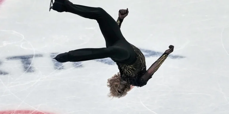 Ολυμπιακοί Αγώνες 2026: Ο Ilia Malinin «έσπασε» τους νόμους του πάγου με ιστορική ανάποδη τούμπα ap26039795909180.jpg