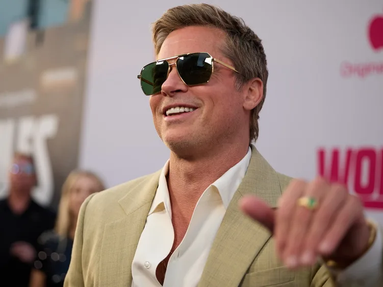 Ποιος είναι ο Έλληνας σωσίας του Μπραντ Πιτ που βρίσκεται στην Ύδρα bradpitt2-e1771516457892