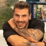 Άκης Πετρετζίκης: «Δεν πλένουμε ποτέ το κρέας πριν το μαγείρεμα» – Καταρρίπτει τον πιο διαδεδομένο μύθο
