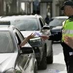 Νυχτερινή Αθήνα: «Τσιλιαδόροι» ενημερώνουν για μπλόκα και αναλαμβάνουν οδήγηση με 20 ευρώ