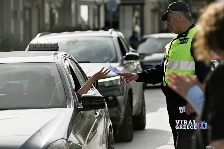 Νυχτερινή Αθήνα: «Τσιλιαδόροι» ενημερώνουν για μπλόκα και αναλαμβάνουν οδήγηση με 20 ευρώ d71658bfa9dbc565092c59f2f6264b95_L