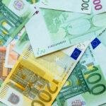Euro cash background Viral Greece Δώρο Πάσχα 2026: Ποιοι το δικαιούνται και πώς υπολογίζεται