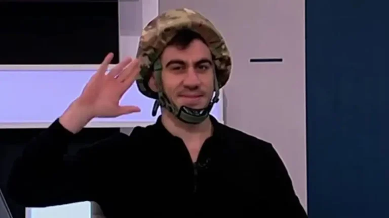 Με στρατιωτικό κράνος στην κούρσα των εκλογών: Ο Φειδίας Παναγιώτου ανακοίνωσε υποψηφιότητα για τη Βουλή Κύπρου fidias-kranos-1200x675.jpg