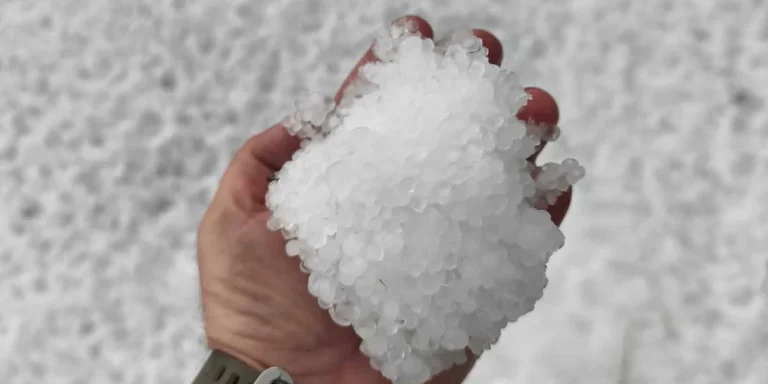 «Άσπρισε» ο Ρωμανός στη Λήμνο από έντονη χαλαζόπτωση limnos-1.jpg