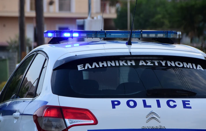 Επίθεση με τσεκούρι στους Αμπελόκηπους: Τραυματίστηκε αστυνομικός – Αναζητείται ο δράστης peripoliko6