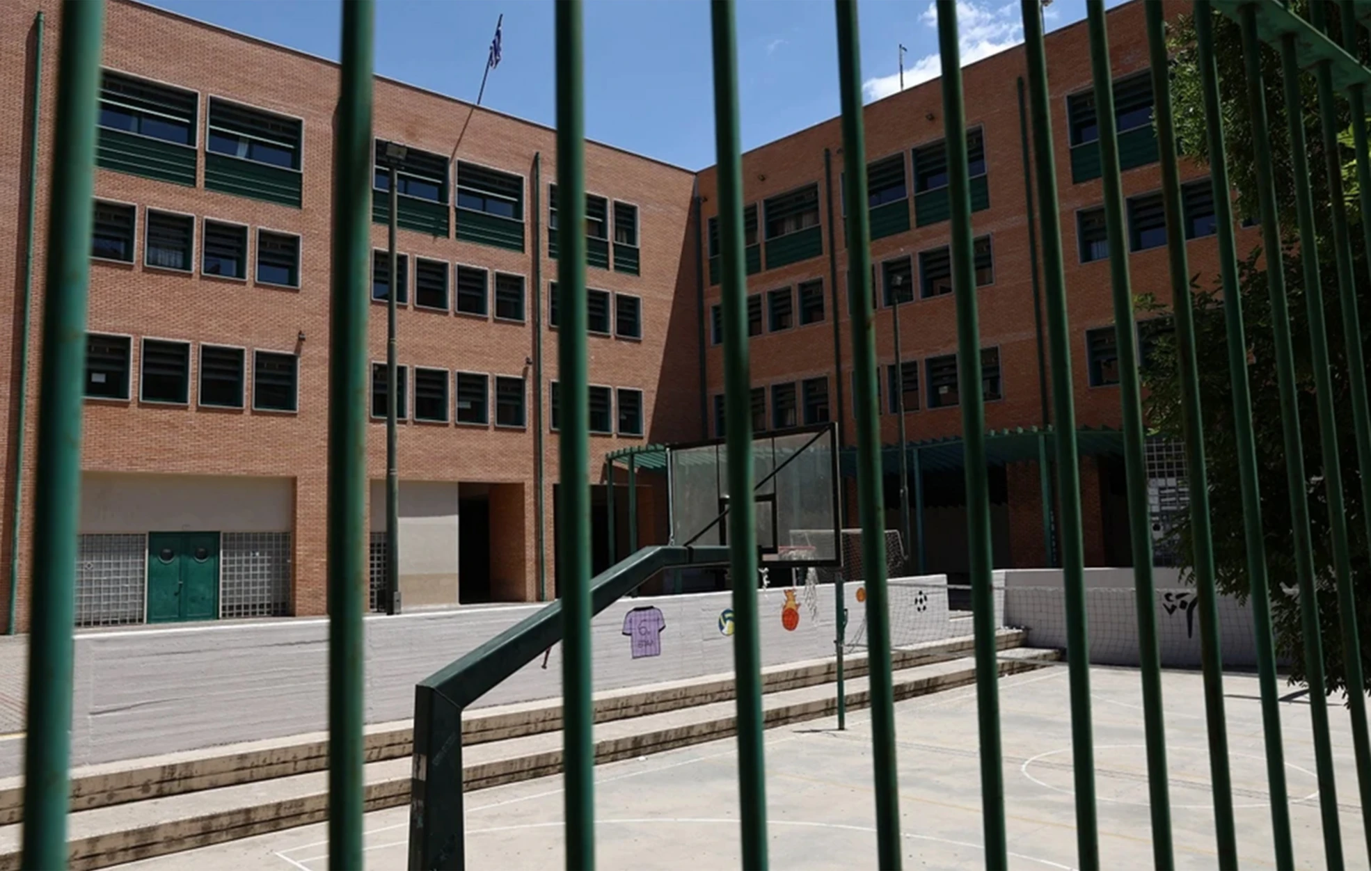 3ο ΕΠΑΛ Χαλανδρίου υπό κατάληψη: Σάλος με καταγγελίες ότι μαθητές σκάβουν για να σβήσουν απουσίες sxoleio.jpg