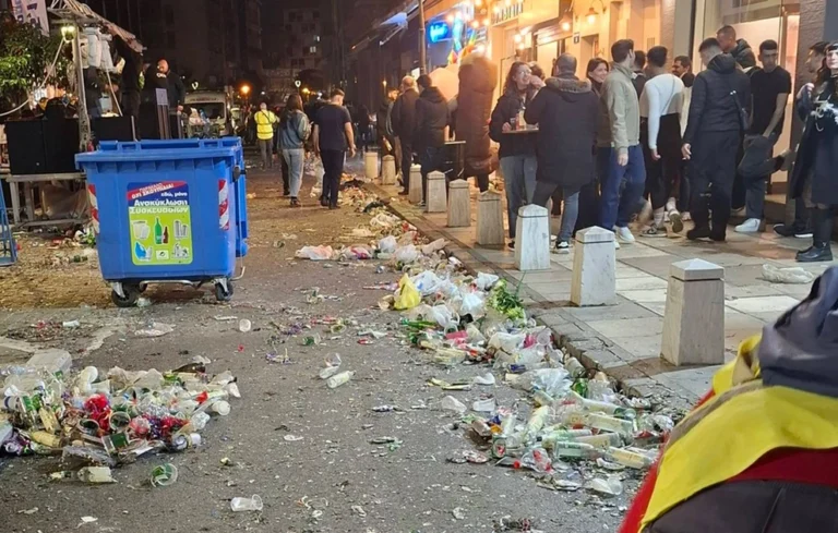 Θεσσαλονίκη: Γέμισαν σκουπίδια οι δρόμοι μετά την Τσικνοπέμπτη thes_sunergeia1.jpg