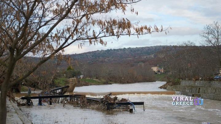 Έβρος: Νύχτα αγωνίας στα Λάβαρα – Σε οριακό σημείο η στάθμη των υδάτων w26-104724w22205608